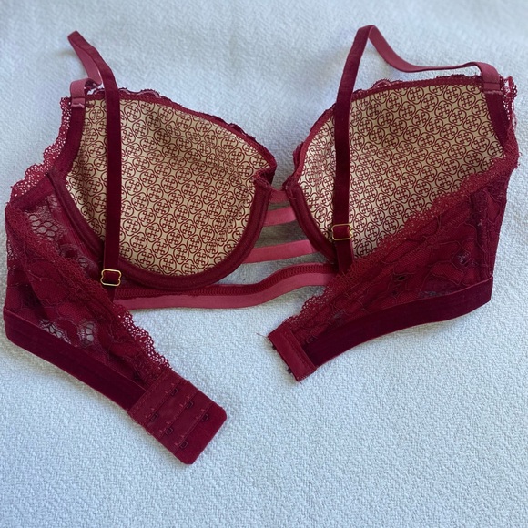 Red Lace Push-Up Bra - Picture 4 of 4